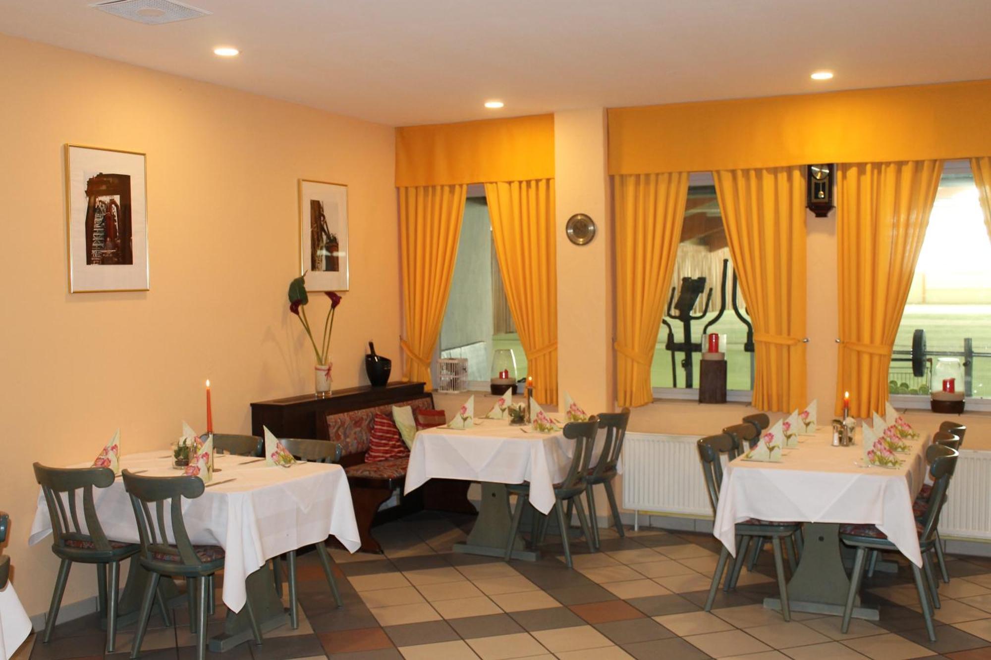 Toto'S Gasthaus ฮัททิงเงน ภายนอก รูปภาพ